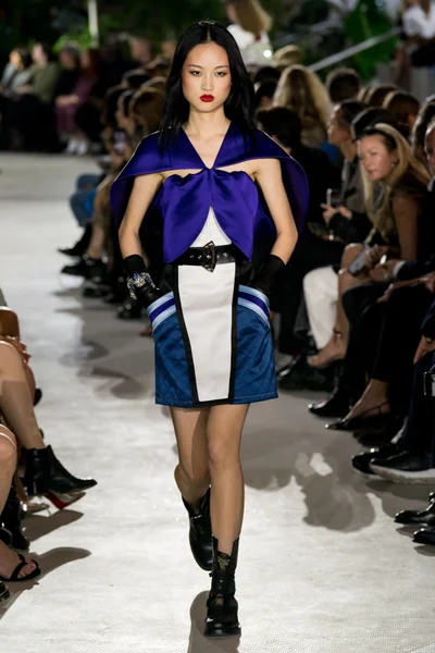 Look 10